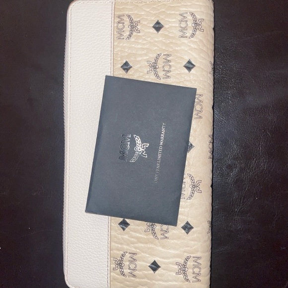 Women’s MCM wallet (NEW) - Picture 4 of 6